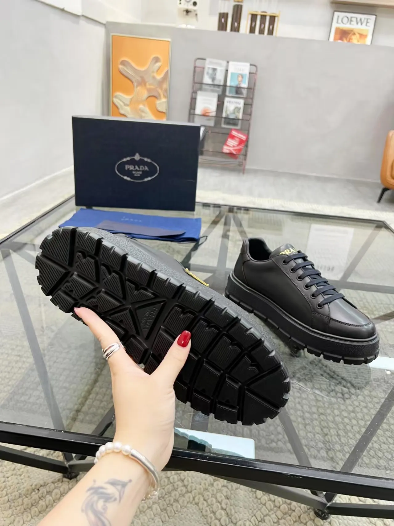 Men's Men's Shoes 💰440 [New Style] 🎍🎍Prada Prada's new men's leather sneakers, the highest version on the market, any comparison is welcome🆚! The original leather has excellent texture and is super high-end! Fetal sheep net lining imported from Italy, removable pad! Luxurious materials and fine workmanship, highly recommended! Code: 38-44 (45 can be customized
